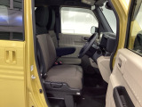 フィット感のあるシート。しっかりと支えてくれるので、長時間の運転を快適にサポートしてくれます。