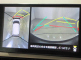 パノラミックビューモニター付きです。車両を上から見たような映像をディスプレイオーディオ画面に表示。運転席からの目視だけでは見にくい、車両周辺の状況をリアルタイムでしっかり確認できます。