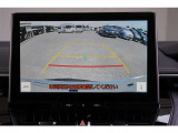 【バックモニター】 後退時に車両の後ろ側を表示します。車庫入れなどでバックする際に安心です。