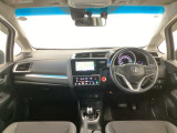 【前方視界】開放的な前方視界!運転がしやすく疲れにくいです♪窓が大きく、見通しがとっても良いおクルマですよ♪