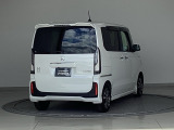 バックカメラが付いているのでバックでの車庫入れも安心です。