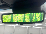 【デジタルインナーミラー】後席の大きな荷物や同乗者で後方が確認しづらい時でも安心!カメラが撮影した車両後方の映像をルームミラー内に表示。クリアな視界で状況の確認が可能です!