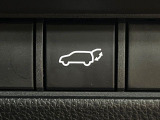 【パワーバックドア】スマートキーや運転席のボタンを押すだけでリアゲートが自動で開閉します!荷物を持っている時や、高い位置にあるバックドアを閉める際に便利な機能です♪