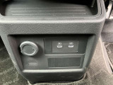 USB差し込みはインストセンタートレイ下にあります