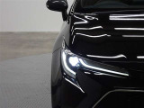 シャープな目つきが印象的!明るく省電力なLEDヘッドランプ装備