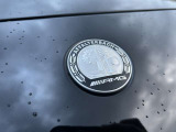 人間工学をもとに設計されたメルセデス・ベンツのシートは、柔らか過ぎず長距離のドライブでも疲れにくい構造になっております。車の運転で腰に負担を感じられる方は是非一度お試しください。