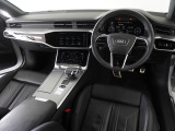 Audiのインテリアはエクステリア同様、優れたデザイン性とクオリティ、そして機能性を兼ね備えております。