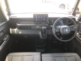 【インパネ全体】手が届きやすく、どなたでも運転しやすいです。シンプルで使いやすい設計になっています!