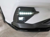 オプションのLEDアクセサリーライナー装備!アクセサリライナー下にはフォグランプを装備しています。こちらも長寿命のLEDを使用しています。