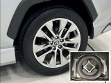 タイヤサイズは235/55R19!純正アルミホイール!納車前の点検時にタイヤ交換させていただきます!スペアタイヤ装着車!