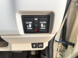 狭い駐車場や壁際でもドアをぶつける心配が少なく開けられる両側スライドドアです。両側共に電動で、開閉操作も楽々です!