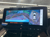 【パノラミックビューモニター】専用のカメラにより、上から見下ろしたような視点で360度クルマの周囲を確認することができます☆死角部分も確認しやすく、狭い場所での切り返しや駐車もスムーズに行えます。