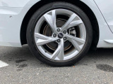 24時間緊急サポートサービス(アウディエマージェンシーサービス)事故や故障等のよきせぬトラブル時に365日24時間の年中無休体制で応急処置のアドバイスや出張応急修理や牽引等を迅速に対応させていただきます。