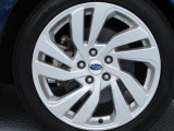 18インチ純正アルミホイール。 タイヤサイズは225/45R18。