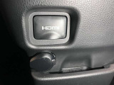 音声と映像が1本のケーブルで接続できるHDMIや、シガレット電源を装備!車内にあると便利なアイテムのひとつですね