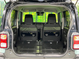 普段のお買い物や通勤、送迎等に十分な荷室スペースを確保しております。セカンドシートを倒すと、大きな荷物の積載も可能です♪