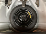 最近の新車にはスペアタイヤが装備されていませんがこのムーヴにはスペアタイヤを装備しています★