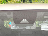 【トヨタセーフティセンス】走行中に前方の車両等を認識し、衝突しそうな時は警報とブレーキで衝突回避と被害軽減をアシスト。より安全にドライブをお楽しみいただけます。
