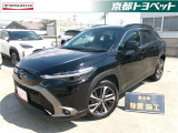 こちらの車両はご成約後に当社指定の新品タイヤ2本に交換いたします。 アティチュードブラックマイカのカローラクロスハイブリッド入荷しました。