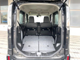 普段のお買い物や通勤、送迎等に十分な荷室スペースを確保しております。セカンドシートを倒すと、大きな荷物の積載も可能です♪