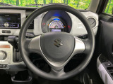 インテリアに合わせたデザインのステアリングは、運転される方のことも考え、運転しやすい形状、大きさです。是非一度、実際に触ってお確かめください。