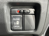 【パワースライドドア】スマートキーや運転席のスイッチでスライドドアの開閉が可能♪電動だから力を入れてドアを開ける必要が無く、小さいお子様でも、重い荷物を持っている時もラクに開け閉めできます♪