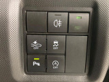 【スマートアシスト】走行中に前方の車両等を認識し、衝突しそうな時は警報とブレーキで衝突回避と被害軽減をアシスト。より安全にドライブをお楽しみいただけます。