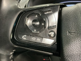 ステアリングにオーディオ操作スイッチが付いています。オーディオ画面に直接タッチしなくても操作が出来ますので、運転に集中できます。