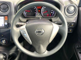 インテリアに合わせたデザインのステアリングは、運転される方のことも考え、運転しやすい形状、大きさです。是非一度、実際に触ってお確かめください。
