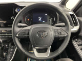 快適な操作性の運転席、ハンドルも綺麗に清掃済みです!もちろん安全を守るエアバッグも装備しているので安心してお乗りいただけます(^^)