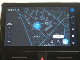ディスプレイオーディオ(コネクティッドナビ対応)PLUS搭載。T-Connectご契約で2028年2月まで無償で利用できるナビ(期限到来後は有償)と、解約後も利用できる車載ナビが搭載されています。