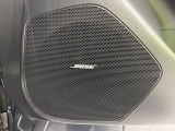 【BOSEサウンドシステム】メーカーオプションの高品位サウンドシステムを搭載。専用のチューニングが施された大小様々なスピーカーから良質なサウンドが奏でられ、臨場感あふれる音響空間を演出します。