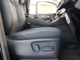 パワーシート搭載。微妙な調整が手軽にでき、ピッタリなポジションで運転することが可能です。