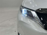 LEDヘッドライトとオートマチックハイビームで、夜間走行時の安心感が違います!ヘッドライトレンズ表面に剥がれがありますので御来店時にご確認ください。