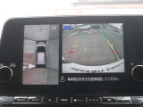 アラウンドビューモニター(車両を上から見たように表示)装着で車庫入れをサポート