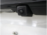 バックカメラが付いているので後方確認が非常にしやすいです。今や運転初心者も熟練者も必須装備!ついていて損はないですね♪
