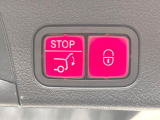 ●電動リアゲート:ワンタッチでリアゲートの開閉ができ、荷物などで両手が塞がっている状態でも簡単に開閉ができる便利機能です。