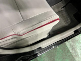 痛みの出やすい運転席シートの角、フロアマット、座面、ともに良好です