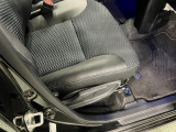 痛みの出やすい運転席シートの角、フロアマット、座面、ともに良好です