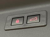 【パワーバックドア】スマートキーや運転席のボタンを押すだけでリアゲートが自動で開閉します!荷物を持っている時や、高い位置にあるバックドアを閉める際に便利な機能です♪