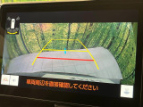 【バックカメラ】駐車時に後方がリアルタイム映像で確認できます。大型商業施設や立体駐車場での駐車時や、夜間のバック時に大活躍!運転スキルに関わらず、今や必須となった装備のひとつです!