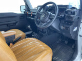 【運転席】座り心地が良いシートなので長時間の運転でも快適にお過ごしいただけます。新品のフロアマットのご注文も可能です。掲載箇所以外にご希望の写真がございましたらお気軽にお問い合わせ下さい。