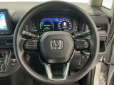 運転にかかわる様々な操作を安全に行えるように視点移動が少なく操作性に配慮されたスイッチ類が凝縮されたコクピットです。