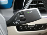 BMW SOSコール:エアバックが展開するような事故が発生した時に、車両に搭載されている通信端末から自動的にBMW SOSコールセンターにSOSコールが発信されます。