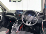 運転席まわりです。 各操作スイッチは使いやすい位置に配置されてます。