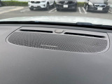 【harman kardon】ハーマンカードンのHi-Fiスペシャリストと共に、モデル別に開発・設計された専用チューニングが臨場感溢れる音響空間を実現しています。