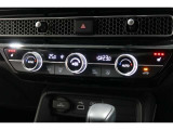 運転席と助手席の温度設定の変更が可能な左右独立タイプのデュアルエアコンです♪♪♪暑がりな人・寒がりな人も誰もが車内を快適にお過ごしいただけます♪♪♪
