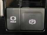 【電動パーキングブレーキ】パーキングブレーキは便利な電動式!ボタン一つで操作でき、アクセルを踏めば自動で解除されます♪レバーやペダルが無いので運転席廻りもすっきりしますね♪