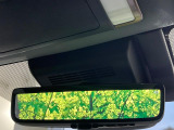 【デジタルインナーミラー】後席の大きな荷物や同乗者で後方が確認しづらい時でも安心!カメラが撮影した車両後方の映像をルームミラー内に表示。クリアな視界で状況の確認が可能です!