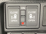 リアドアは乗り降りに便利な両側電動スライドドアです。また運転席に座っていながらスイッチ操作で自在にスライドドアを開け閉めできます。